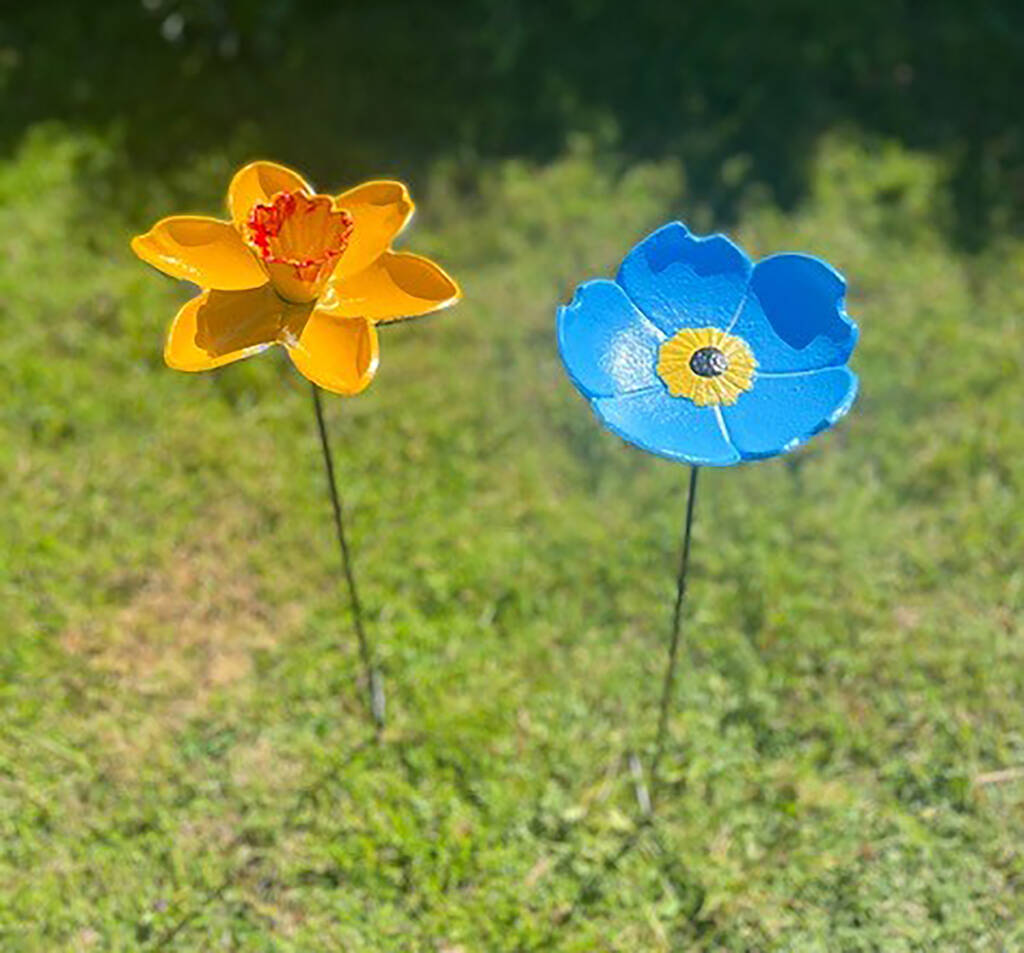 Cast Iron Daffodil And Forget Me Not Bird Feeder Dishes