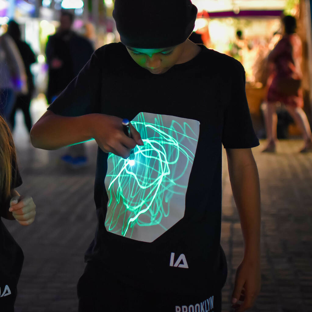 Kids Interactive Glow T Shirt In Black / Green Glow