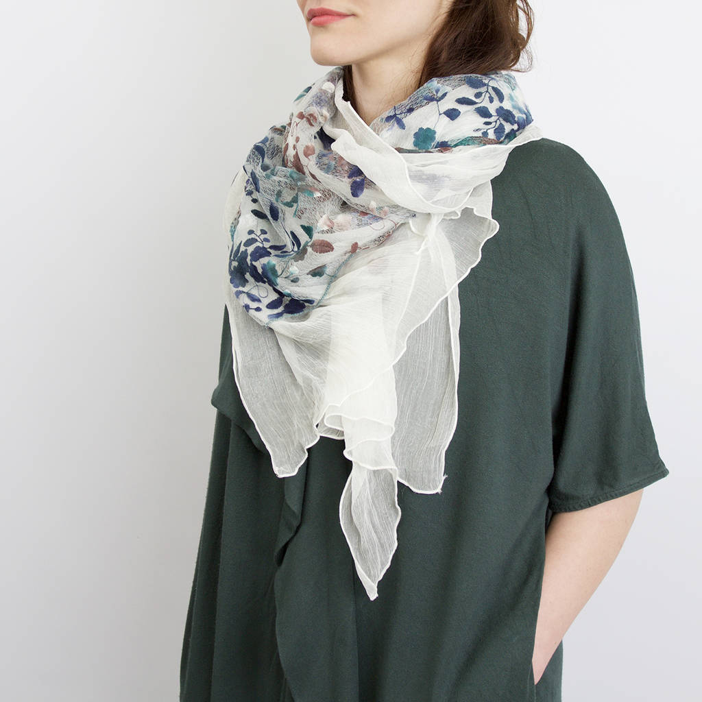 Lazy Daisy Lace Scarf